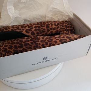 10 m woman's leopard pumps new